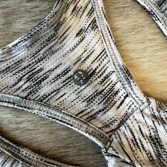 LULULEMON Salute the Sun Tank Top 2 Tie Back Tiger Space Dye Black White Baggy - Picture 9 of 10